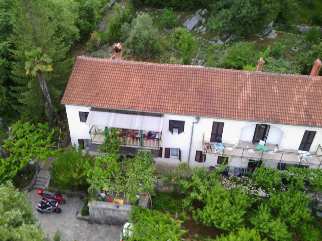 Apartments Zlatko Ičići Eksteriør billede