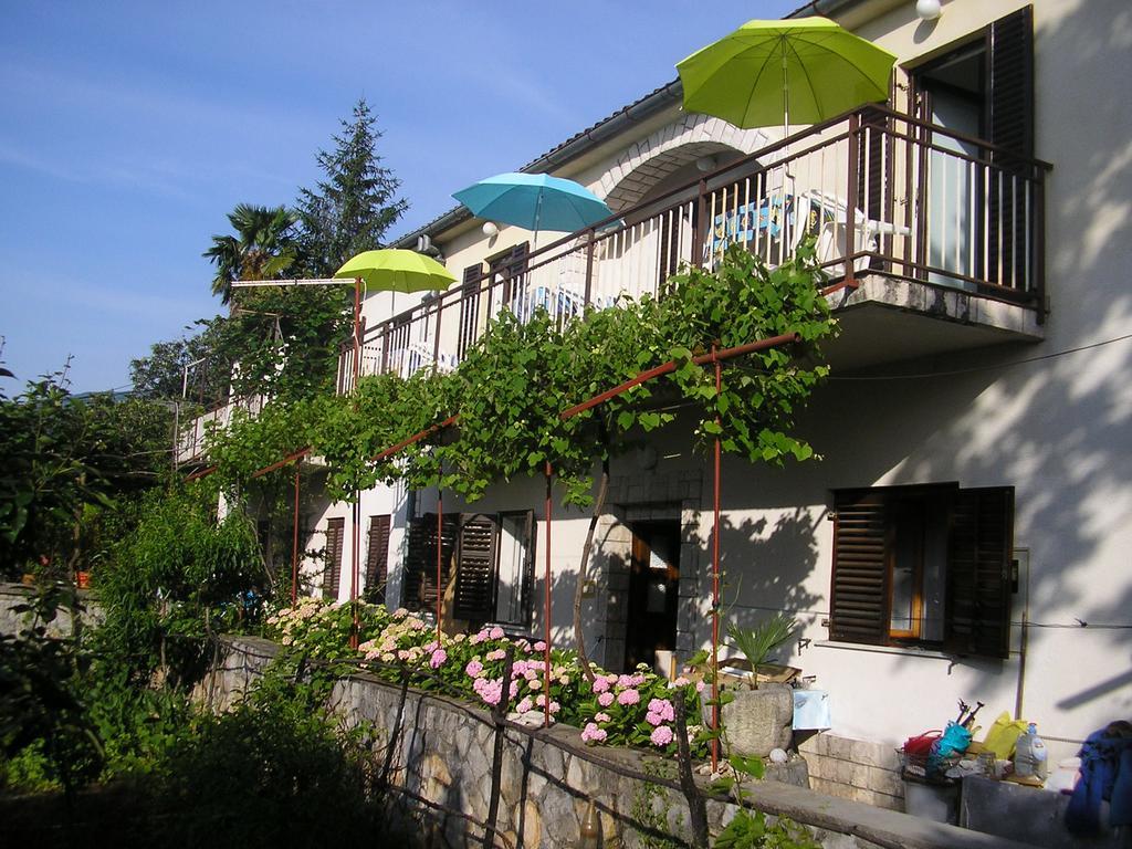 Apartments Zlatko Ičići Eksteriør billede
